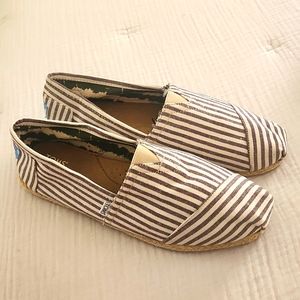 Toms Classic Stylish Stripped  Brown/Crema Canvas Men 11 Alpargatas Shoes